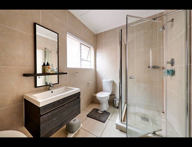 3 BEDROOM APARTMENT FOR SALE IN OLIVEDALE